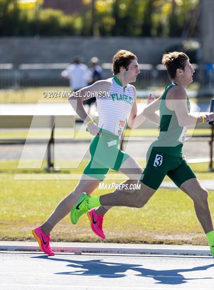 Thumbnail 1 in UF Relays (Saturday - 4 x 800 Meter Heat 1) photogallery.