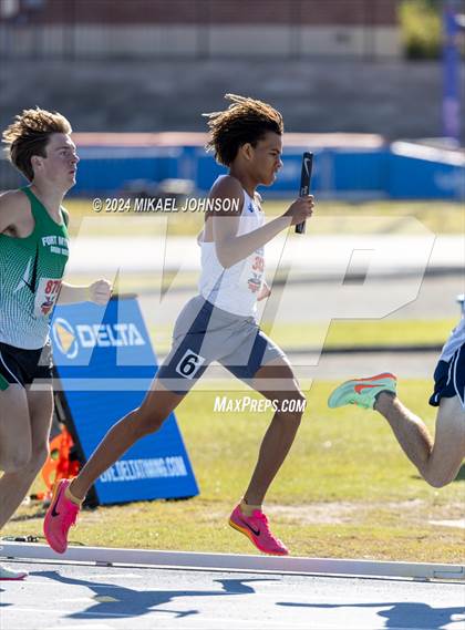 Thumbnail 1 in UF Relays (Saturday - 4 x 800 Meter Heat 1) photogallery.