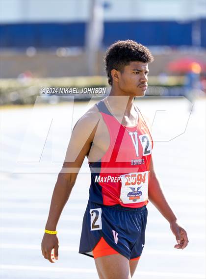 Thumbnail 2 in UF Relays (Saturday - 4 x 800 Meter Heat 1) photogallery.