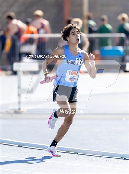 Thumbnail 3 in UF Relays (Saturday - 4 x 800 Meter Heat 1) photogallery.