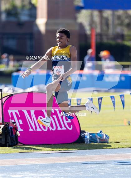 Thumbnail 1 in UF Relays (Saturday - 4 x 800 Meter Heat 1) photogallery.