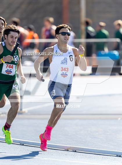 Thumbnail 1 in UF Relays (Saturday - 4 x 800 Meter Heat 1) photogallery.