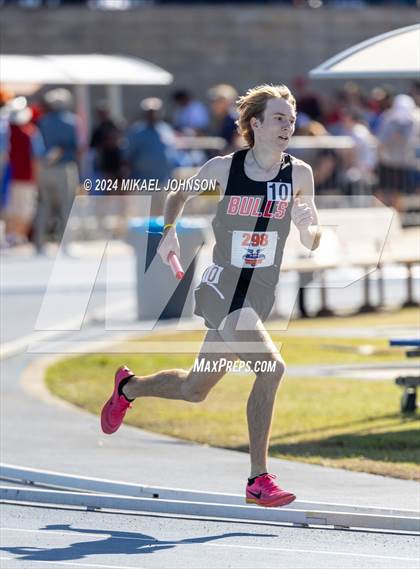 Thumbnail 2 in UF Relays (Saturday - 4 x 800 Meter Heat 1) photogallery.