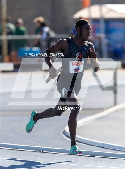 Thumbnail 2 in UF Relays (Saturday - 4 x 800 Meter Heat 1) photogallery.