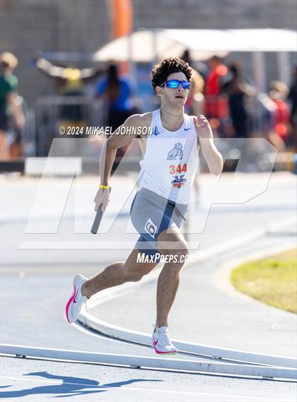 Thumbnail 3 in UF Relays (Saturday - 4 x 800 Meter Heat 1) photogallery.