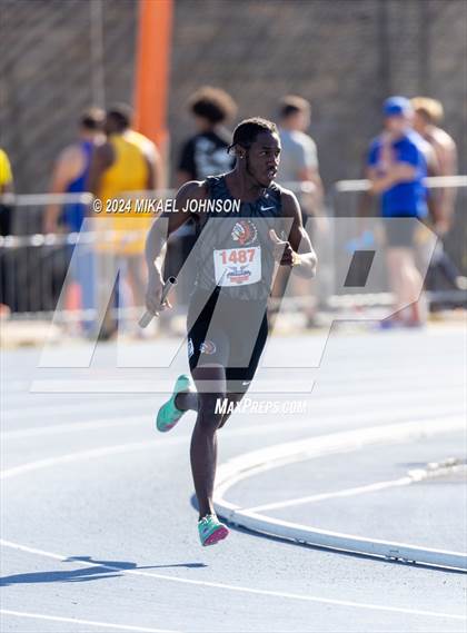 Thumbnail 1 in UF Relays (Saturday - 4 x 800 Meter Heat 1) photogallery.