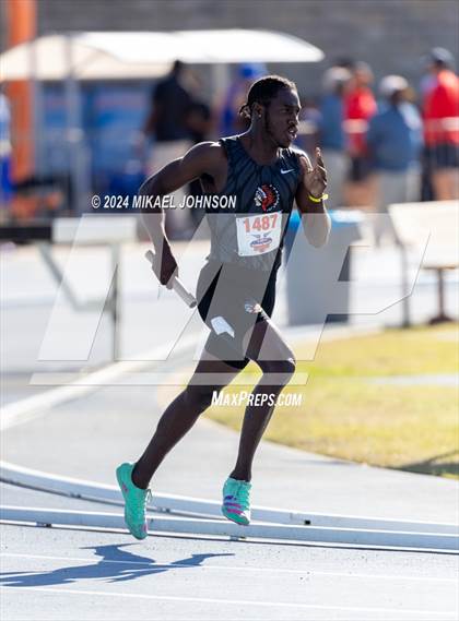 Thumbnail 3 in UF Relays (Saturday - 4 x 800 Meter Heat 1) photogallery.