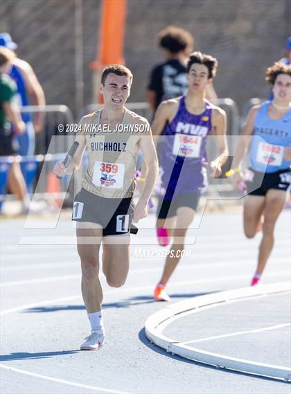 Thumbnail 2 in UF Relays (Saturday - 4 x 800 Meter Heat 1) photogallery.