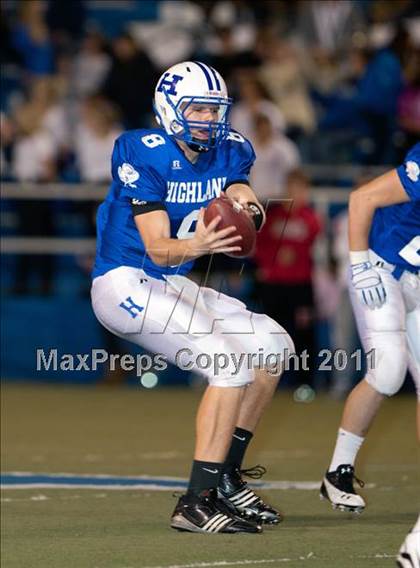 Thumbnail 2 in Highlands vs. Dixie Heights (KHSAA Class 5A Commonwealth Gridiron Bowl) photogallery.