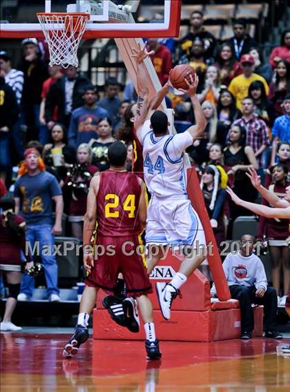Thumbnail 3 in Tulare Union vs. Clovis North (CIF CS D2 Final) photogallery.