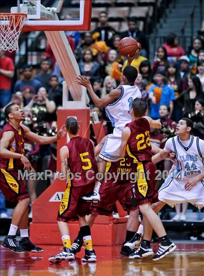 Thumbnail 1 in Tulare Union vs. Clovis North (CIF CS D2 Final) photogallery.