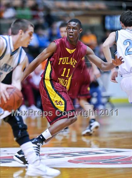 Thumbnail 3 in Tulare Union vs. Clovis North (CIF CS D2 Final) photogallery.