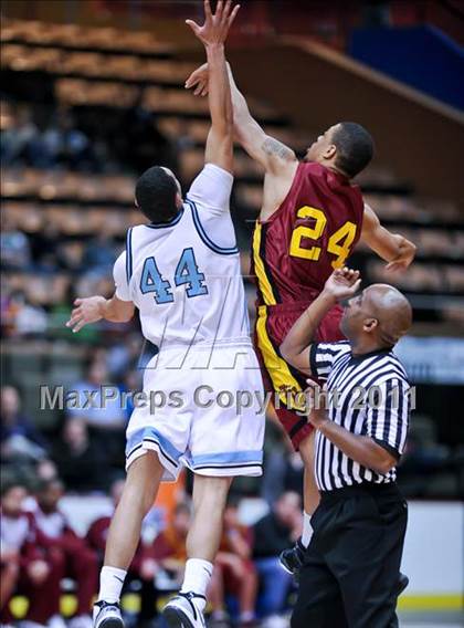 Thumbnail 2 in Tulare Union vs. Clovis North (CIF CS D2 Final) photogallery.