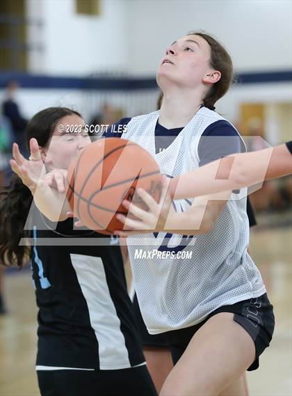Thumbnail 1 in Teays Valley vs Hilliard Darby (Scrimmage) photogallery.