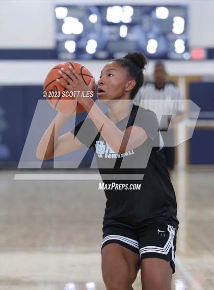 Thumbnail 2 in Teays Valley vs Hilliard Darby (Scrimmage) photogallery.