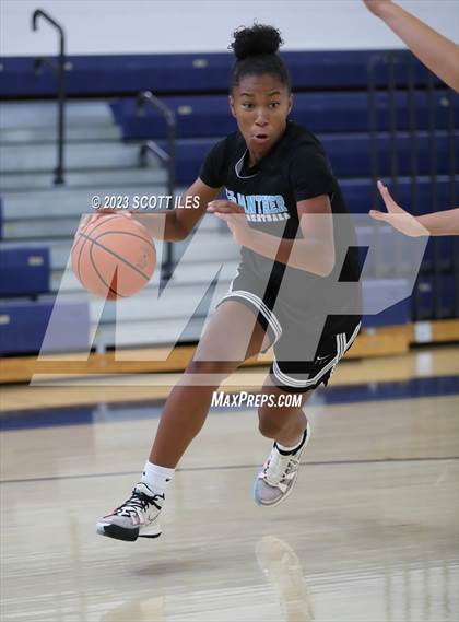 Thumbnail 3 in Teays Valley vs Hilliard Darby (Scrimmage) photogallery.