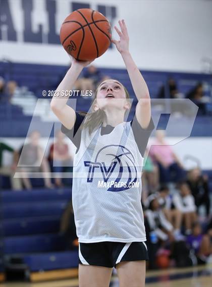 Thumbnail 2 in Teays Valley vs Hilliard Darby (Scrimmage) photogallery.