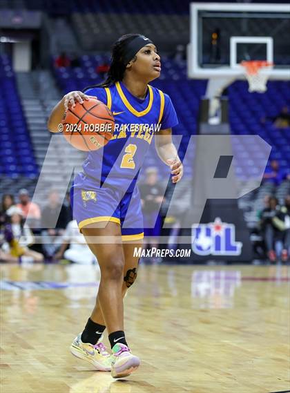 Thumbnail 2 in Lincoln vs. La Vega (UIL 4A Basketball Semifinal) photogallery.