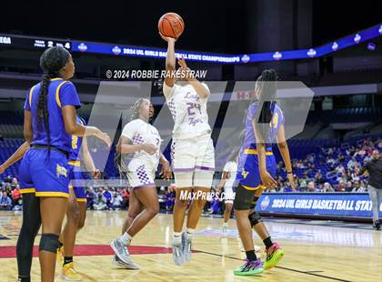 Thumbnail 2 in Lincoln vs. La Vega (UIL 4A Basketball Semifinal) photogallery.