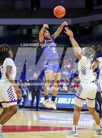 Thumbnail 1 in Lincoln vs. La Vega (UIL 4A Basketball Semifinal) photogallery.