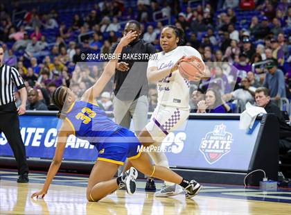 Thumbnail 1 in Lincoln vs. La Vega (UIL 4A Basketball Semifinal) photogallery.