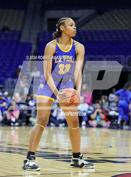 Thumbnail 3 in Lincoln vs. La Vega (UIL 4A Basketball Semifinal) photogallery.
