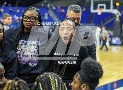 Thumbnail 3 in Lincoln vs. La Vega (UIL 4A Basketball Semifinal) photogallery.