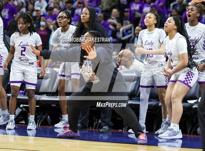 Thumbnail 2 in Lincoln vs. La Vega (UIL 4A Basketball Semifinal) photogallery.