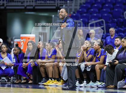 Thumbnail 1 in Lincoln vs. La Vega (UIL 4A Basketball Semifinal) photogallery.