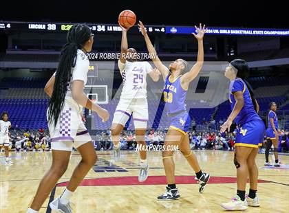 Thumbnail 1 in Lincoln vs. La Vega (UIL 4A Basketball Semifinal) photogallery.