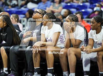 Thumbnail 2 in Lincoln vs. La Vega (UIL 4A Basketball Semifinal) photogallery.