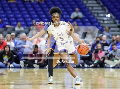 Thumbnail 1 in Lincoln vs. La Vega (UIL 4A Basketball Semifinal) photogallery.