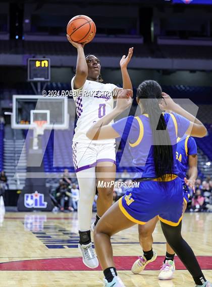 Thumbnail 2 in Lincoln vs. La Vega (UIL 4A Basketball Semifinal) photogallery.