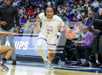 Thumbnail 2 in Lincoln vs. La Vega (UIL 4A Basketball Semifinal) photogallery.