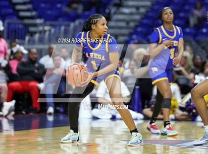 Thumbnail 2 in Lincoln vs. La Vega (UIL 4A Basketball Semifinal) photogallery.