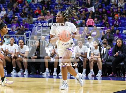 Thumbnail 1 in Lincoln vs. La Vega (UIL 4A Basketball Semifinal) photogallery.
