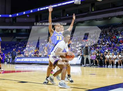 Thumbnail 1 in Lincoln vs. La Vega (UIL 4A Basketball Semifinal) photogallery.