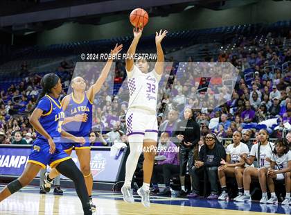 Thumbnail 3 in Lincoln vs. La Vega (UIL 4A Basketball Semifinal) photogallery.