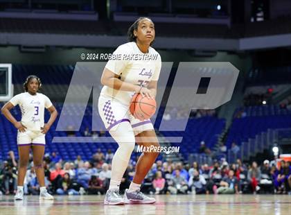 Thumbnail 2 in Lincoln vs. La Vega (UIL 4A Basketball Semifinal) photogallery.