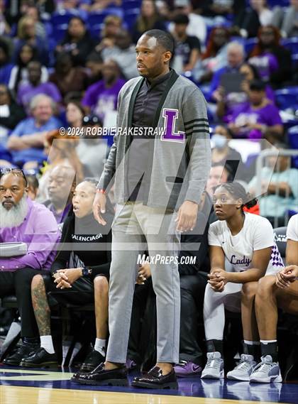 Thumbnail 2 in Lincoln vs. La Vega (UIL 4A Basketball Semifinal) photogallery.