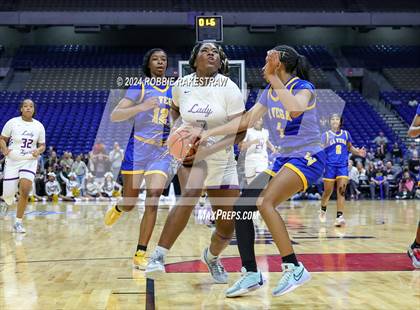 Thumbnail 1 in Lincoln vs. La Vega (UIL 4A Basketball Semifinal) photogallery.