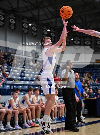 Thumbnail 1 in Harrison vs Greenwood photogallery.