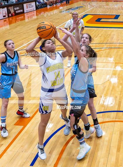 Thumbnail 3 in Piute vs. Monument Valley (UHSAA 1A 5th/7th Place) photogallery.