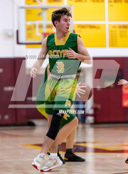 Thumbnail 3 in Royal @ Simi Valley photogallery.