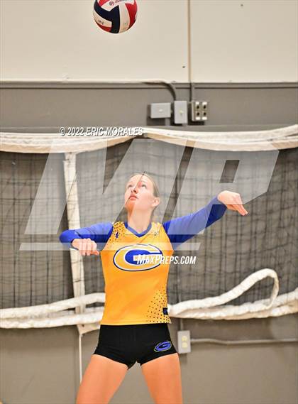 Thumbnail 3 in Clairemont vs Grossmont (Monte Vista Invitational) photogallery.