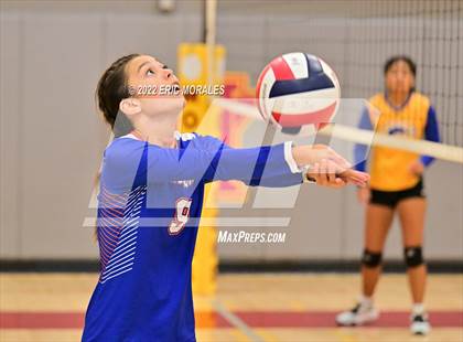 Thumbnail 1 in Clairemont vs Grossmont (Monte Vista Invitational) photogallery.