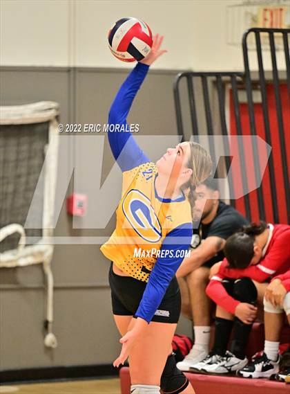 Thumbnail 1 in Clairemont vs Grossmont (Monte Vista Invitational) photogallery.