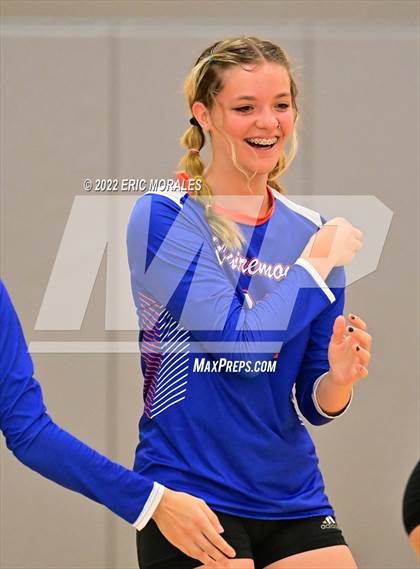 Thumbnail 3 in Clairemont vs Grossmont (Monte Vista Invitational) photogallery.