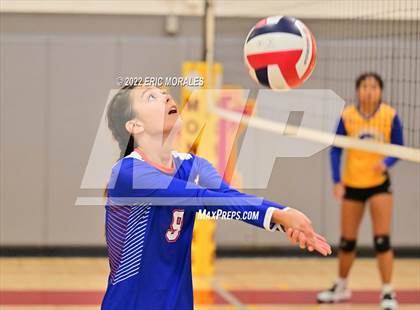 Thumbnail 3 in Clairemont vs Grossmont (Monte Vista Invitational) photogallery.