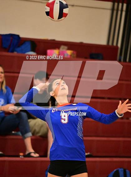 Thumbnail 1 in Clairemont vs Grossmont (Monte Vista Invitational) photogallery.